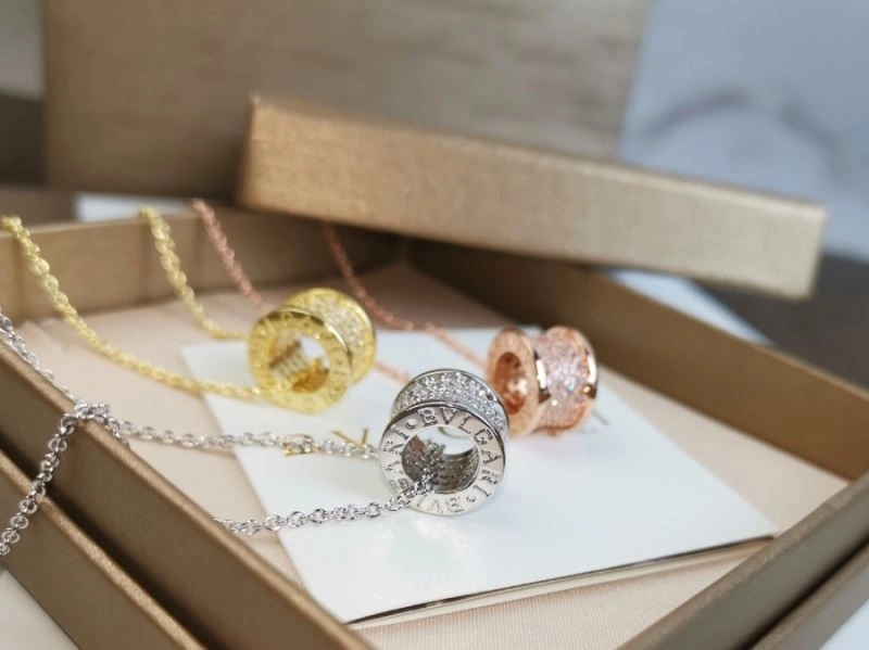 Effortless Bvlgari Necklaces 216037
