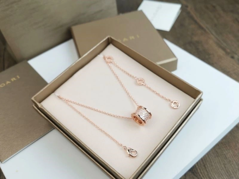 Effortless Bvlgari Necklaces 216037
