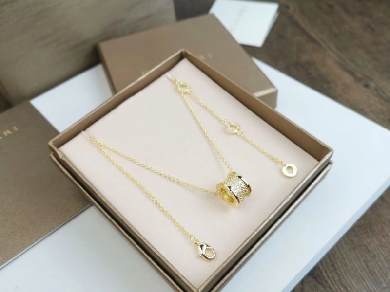 Effortless Bvlgari Necklaces 216037