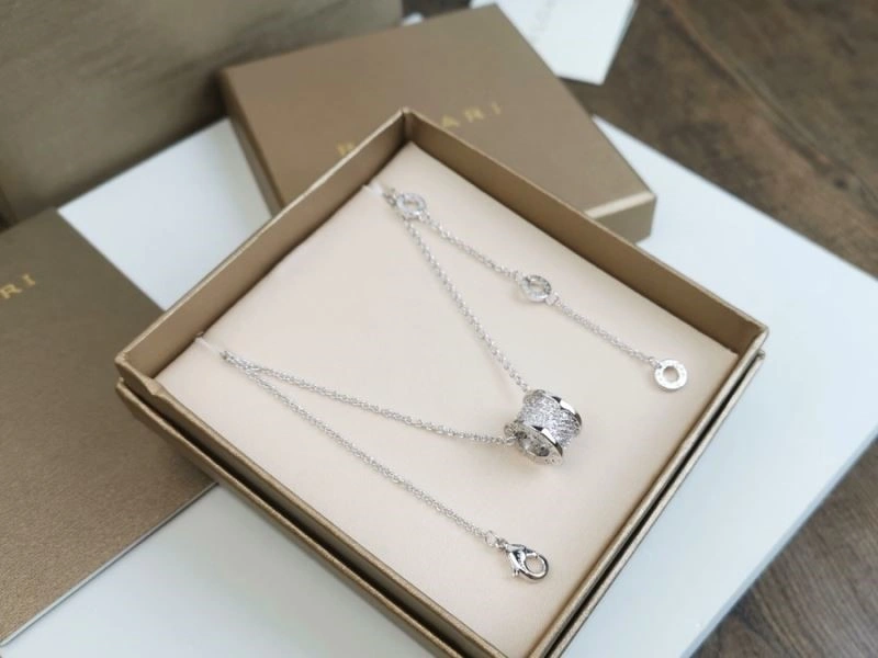 Effortless Bvlgari Necklaces 216037