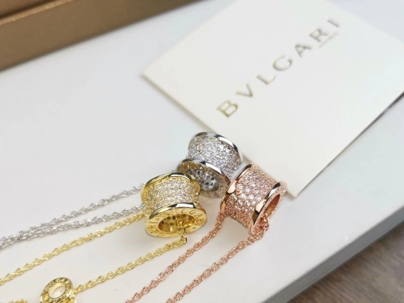 Effortless Bvlgari Necklaces 216037