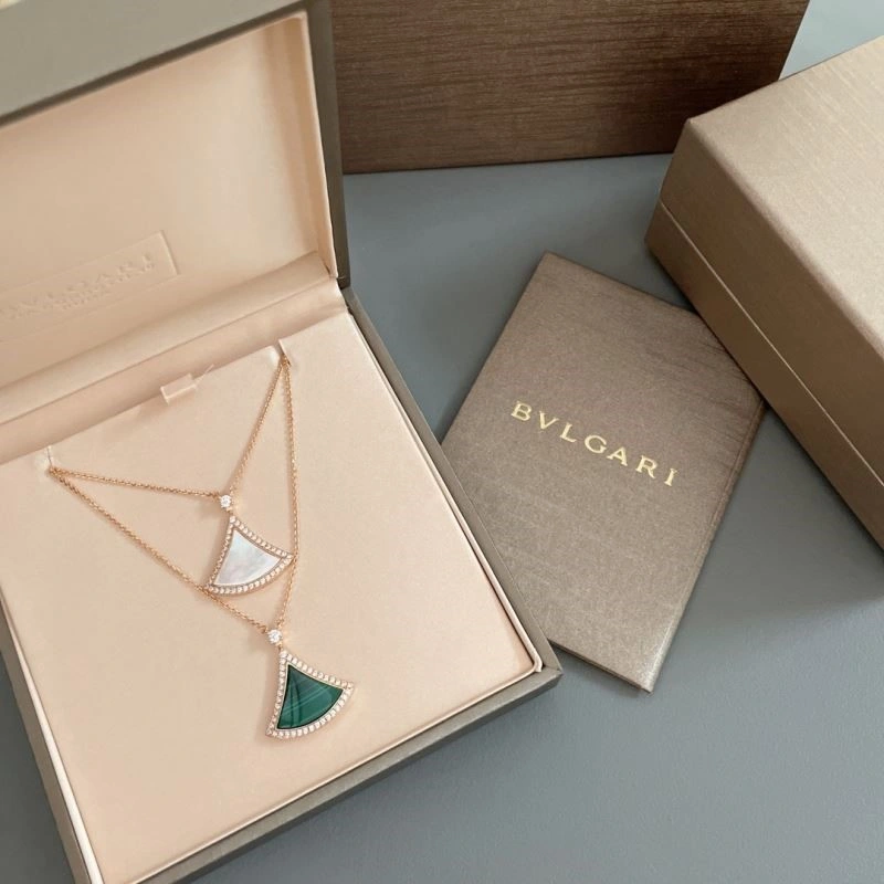 Contemporary Bvlgari Necklaces 216019