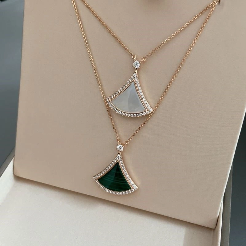 Contemporary Bvlgari Necklaces 216019