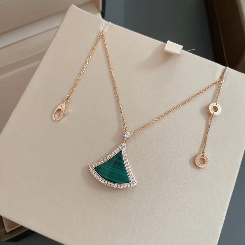 Contemporary Bvlgari Necklaces 216019