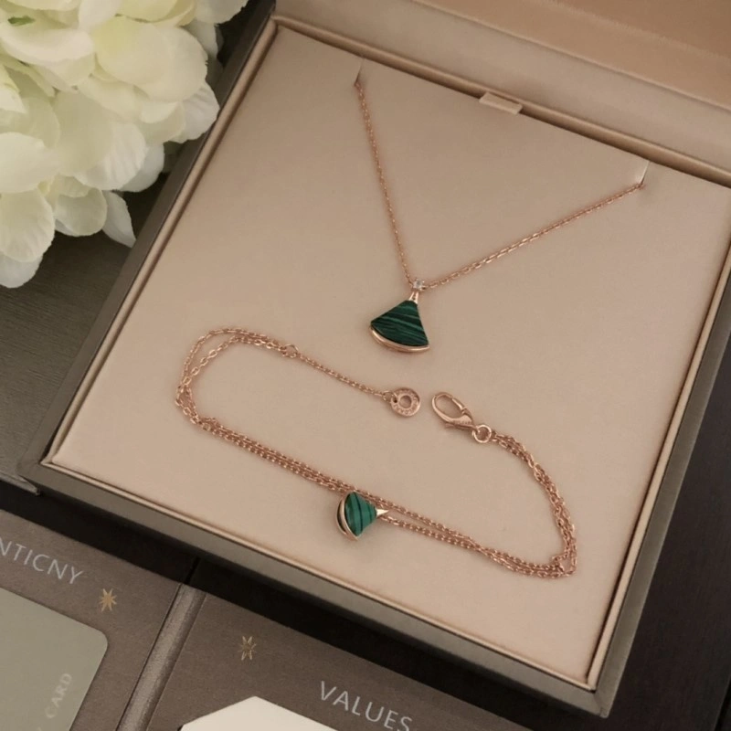 Lightweight Bvlgari Necklaces 215799