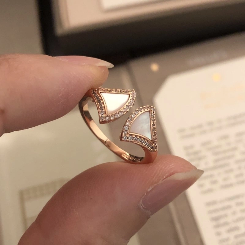 Sleek Bvlgari Rings 215791