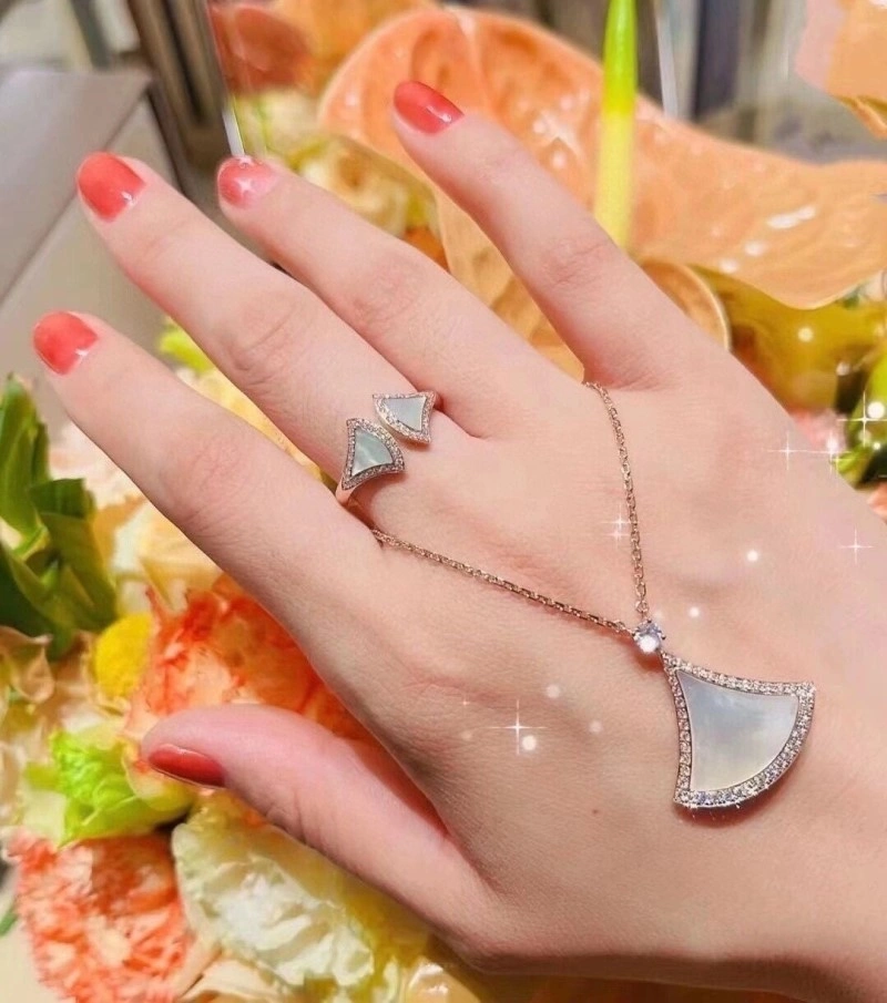 Sleek Bvlgari Rings 215791