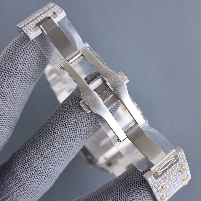 Vibrant CARTIER Watches 180995