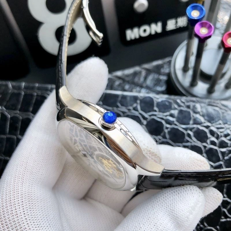 Classic CARTIER Watches 181004