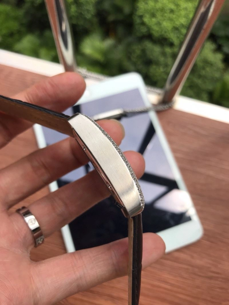 Seasonal CARTIER Watches 180932