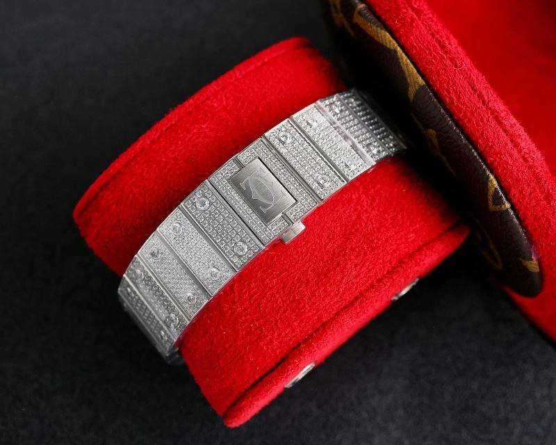 Comfortable CARTIER Watches 180844