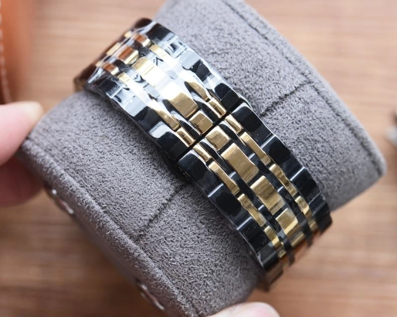 Breathable CARTIER Watches 180826