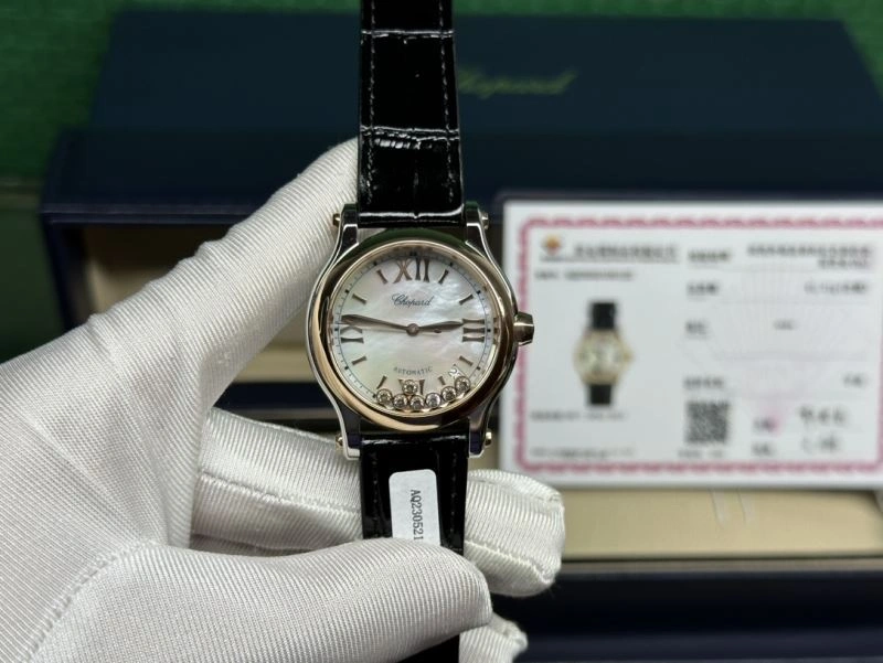 Versatile CARTIER Watches 180780
