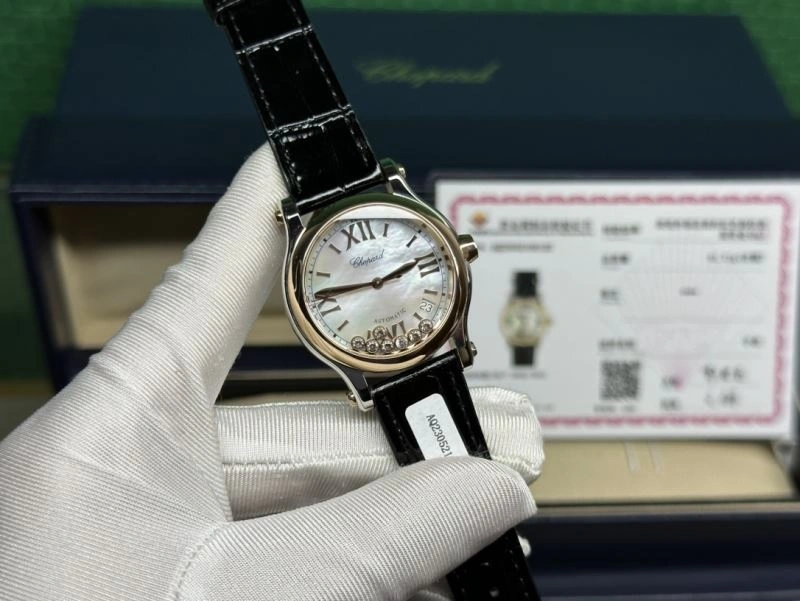 Versatile CARTIER Watches 180780