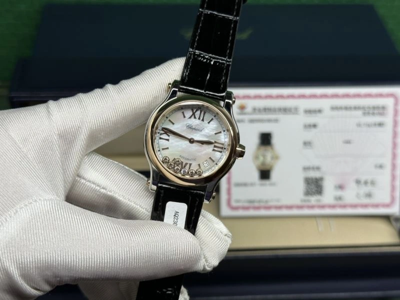 Versatile CARTIER Watches 180780