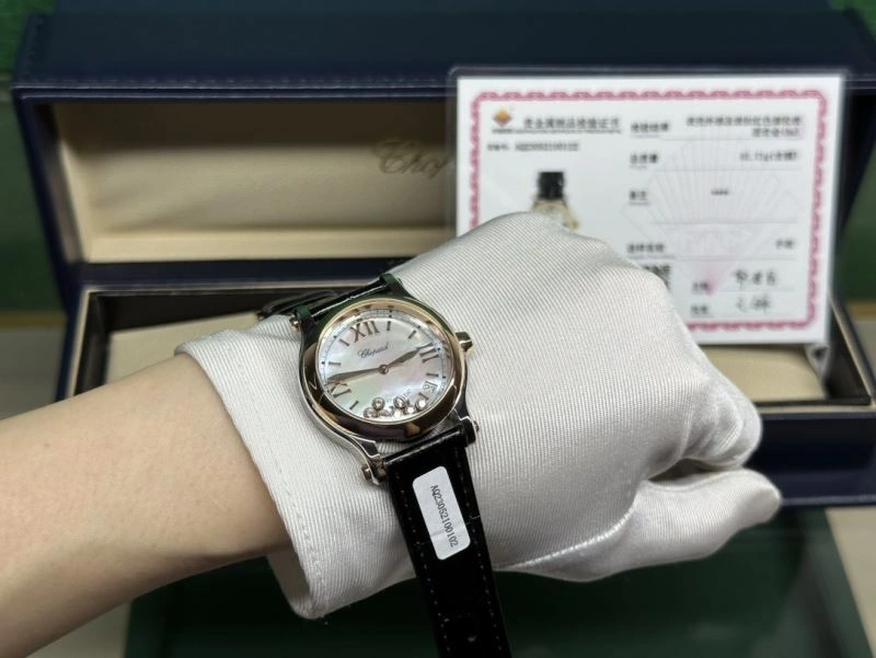 Versatile CARTIER Watches 180780