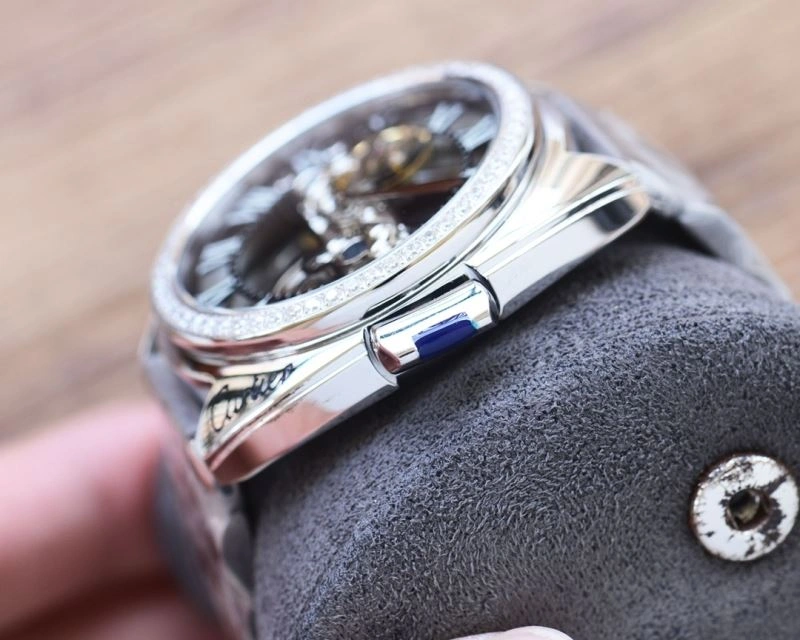 Breathable CARTIER Watches 180576