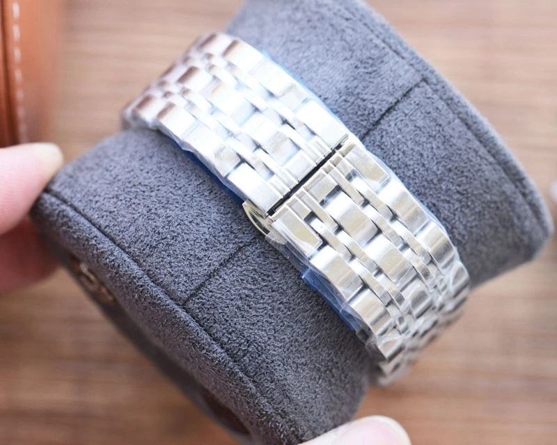 Breathable CARTIER Watches 180576