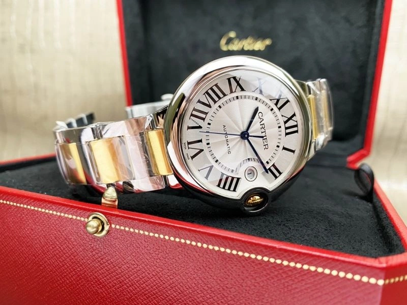 Versatile CARTIER Watches 180497