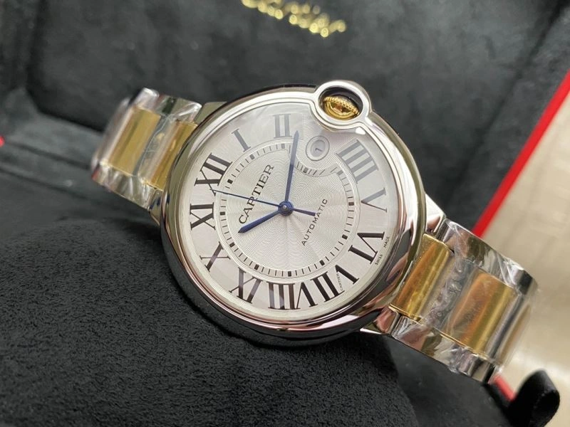 Versatile CARTIER Watches 180497