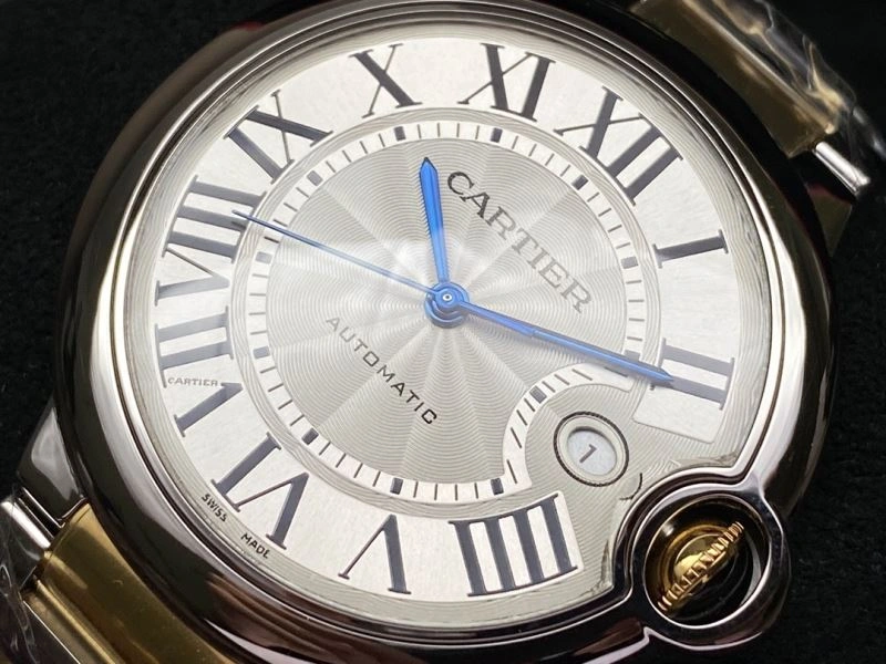 Versatile CARTIER Watches 180497