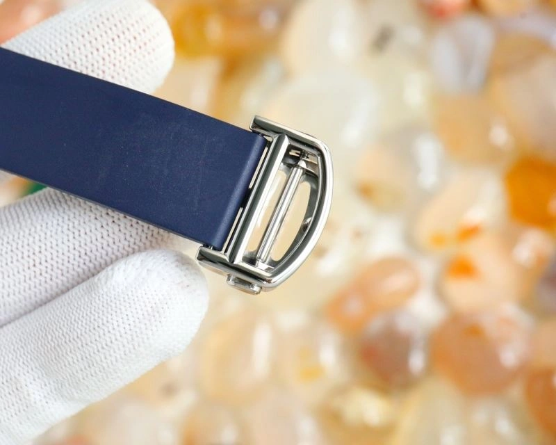 Vibrant CARTIER Watches 180479