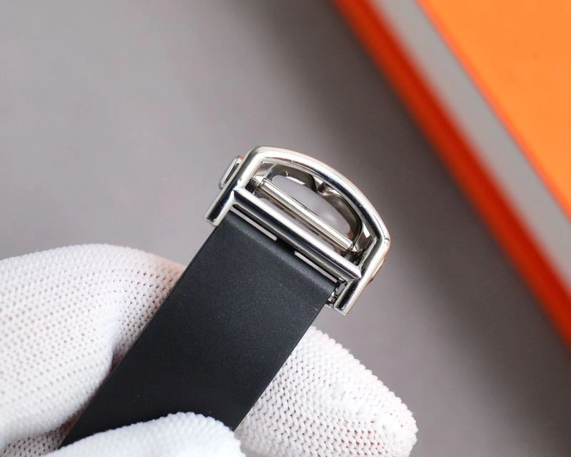 Vibrant CARTIER Watches 180399