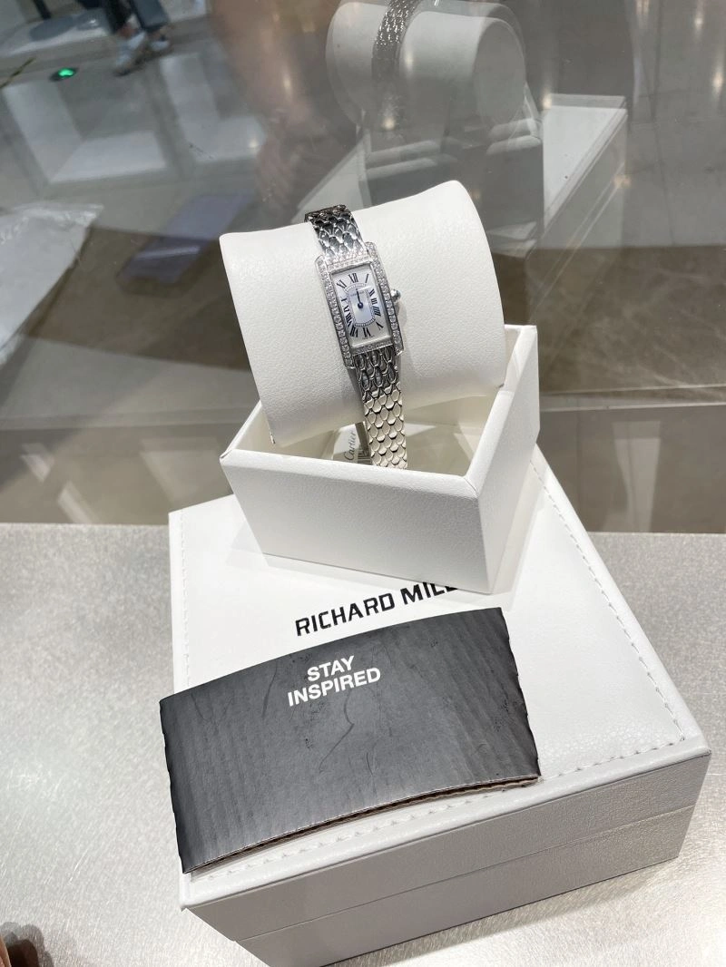 Resilient CARTIER Watches 180364