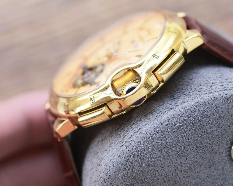 Snug CARTIER Watches 180283