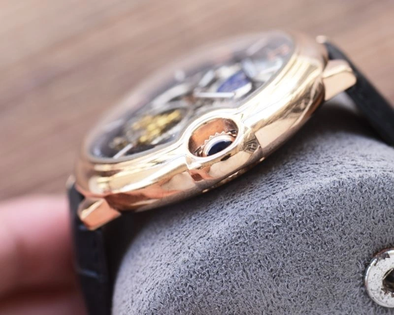 Seasonal CARTIER Watches 180255