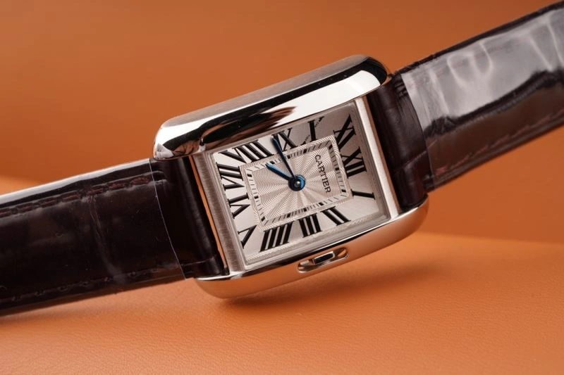 Elegant CARTIER Watches 180239