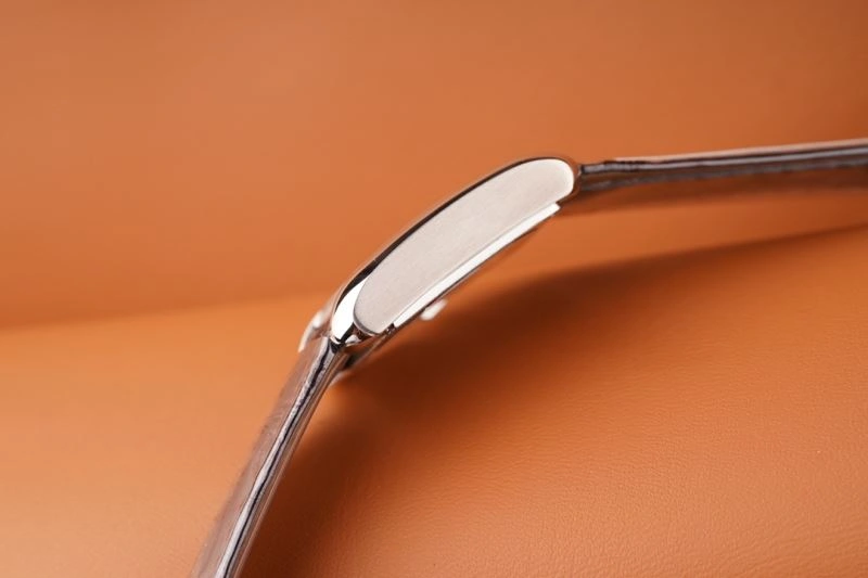 Elegant CARTIER Watches 180239
