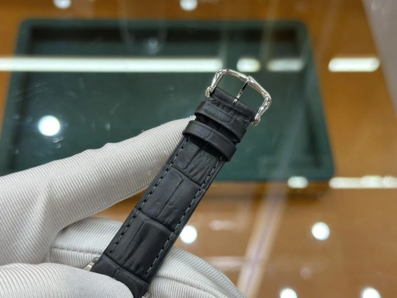 Attractive CARTIER Watches 180220