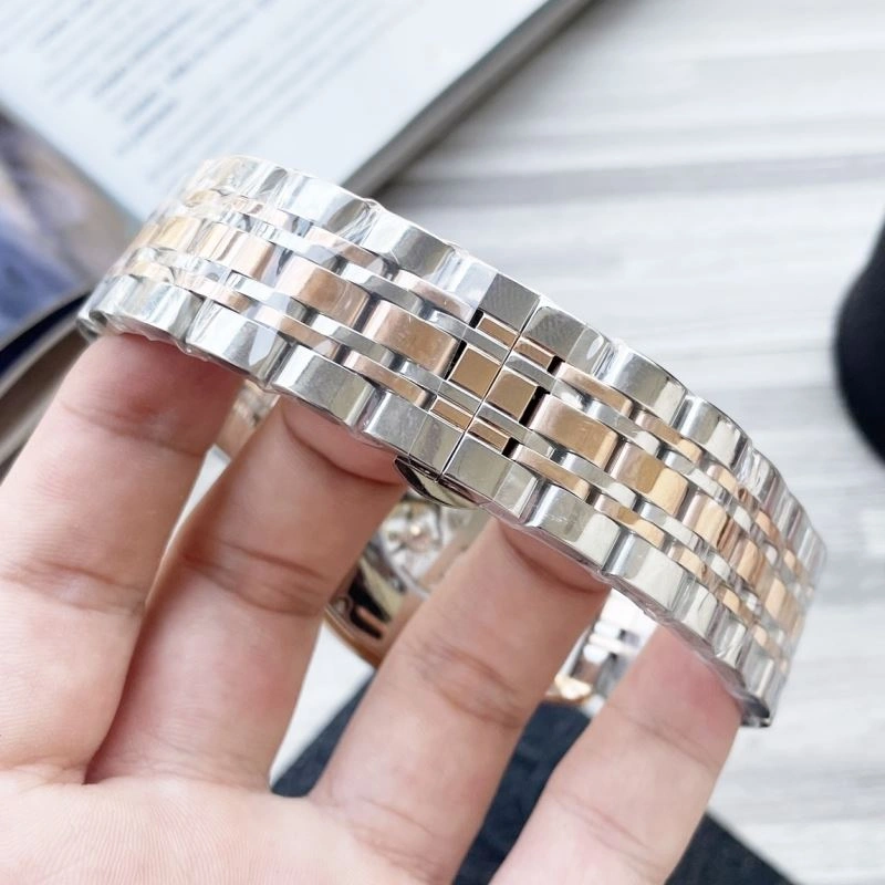 Trendsetting CARTIER Watches 180177