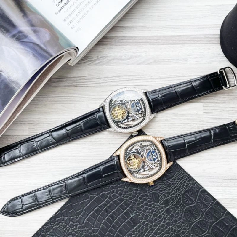 Trendy CARTIER Watches 180139