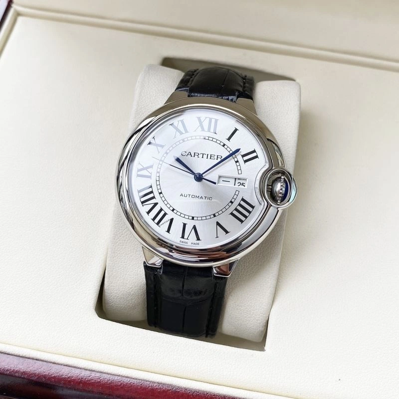 Versatile CARTIER Watches 180100