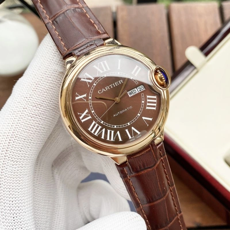 Versatile CARTIER Watches 180100