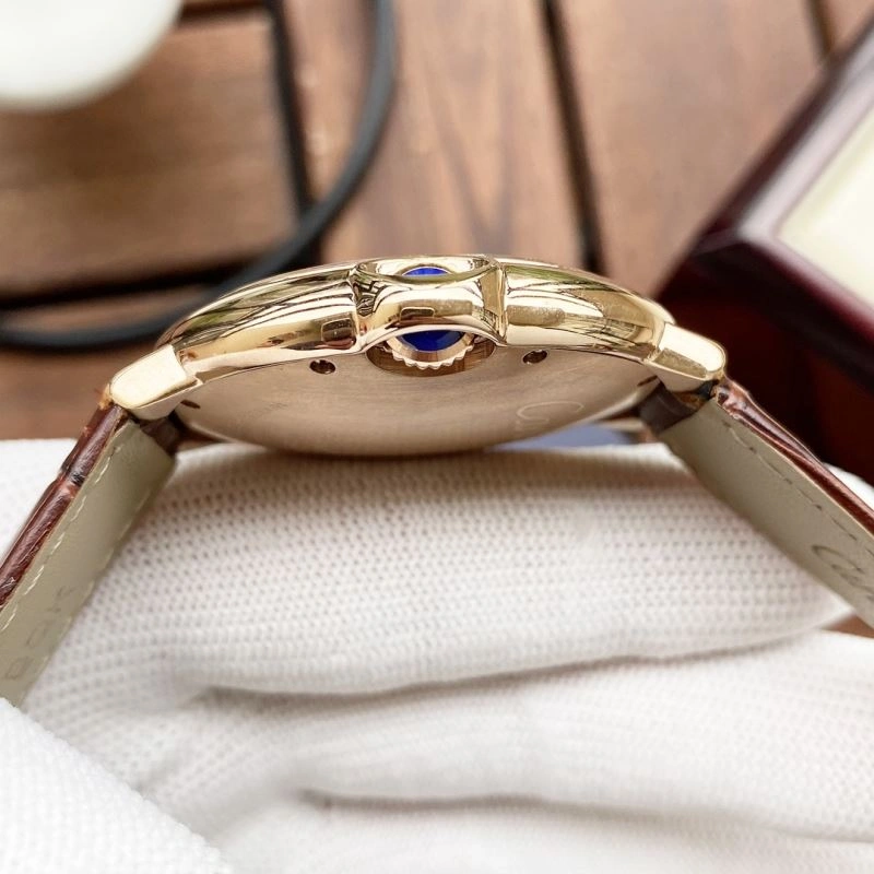 Versatile CARTIER Watches 180100