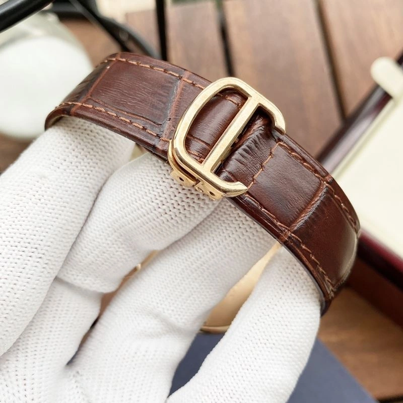 Versatile CARTIER Watches 180100