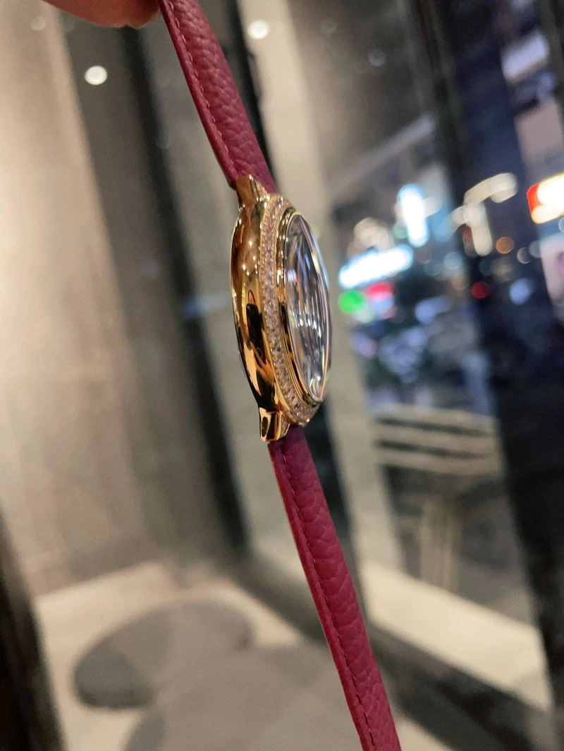 Functional CARTIER Watches 180012