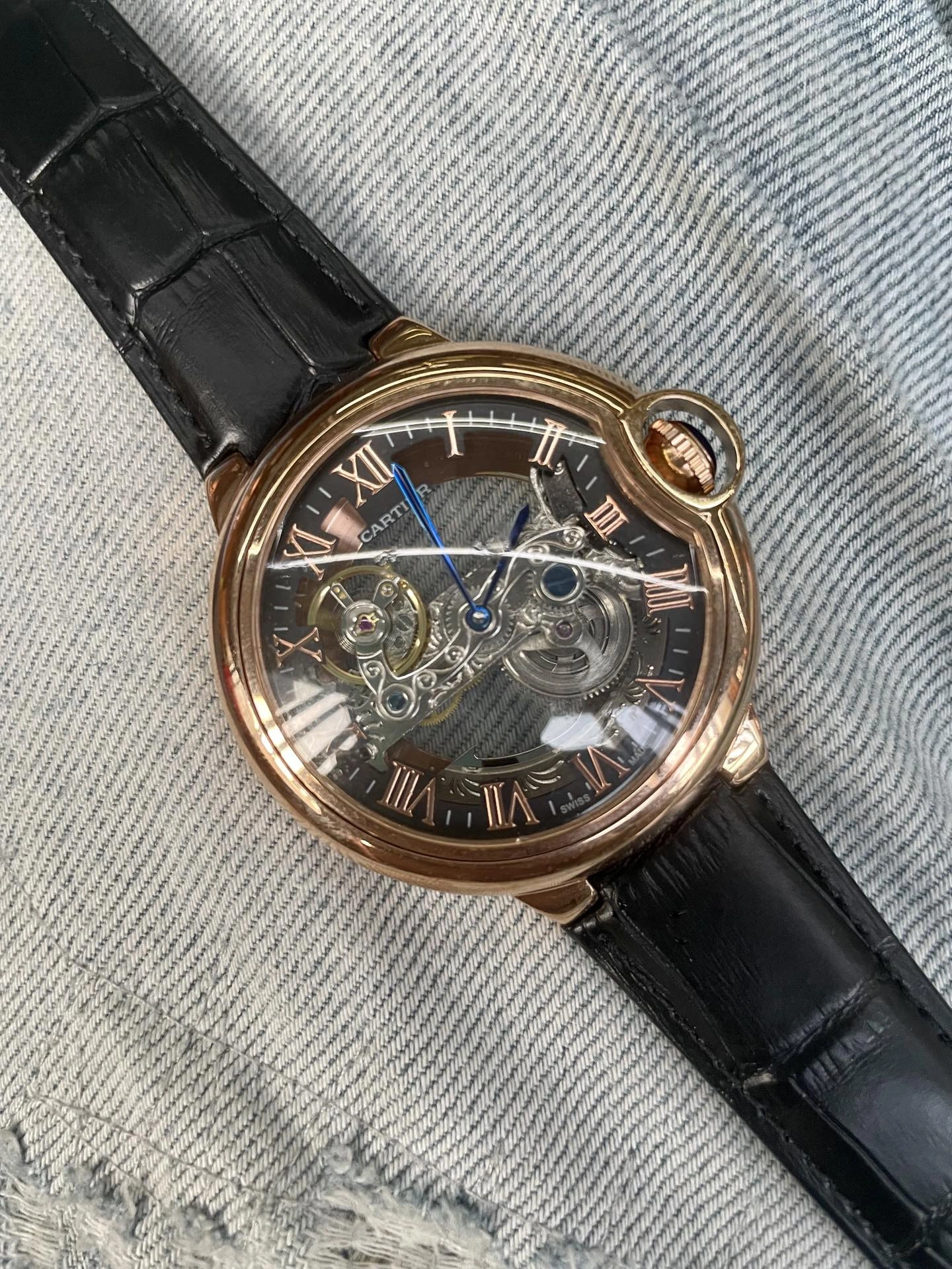 Elegant CARTIER Watches 179990