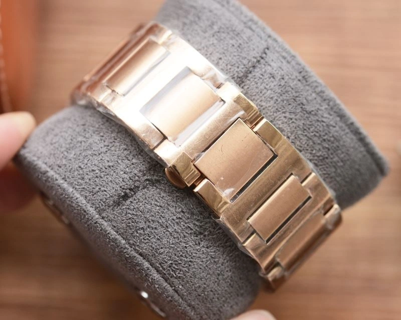 DailyWear CARTIER Watches 179830