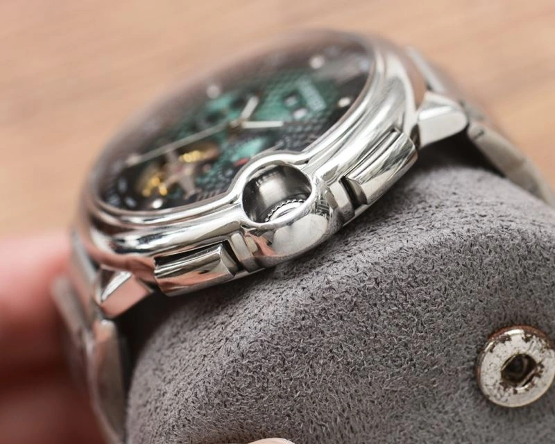 Resilient CARTIER Watches 179758