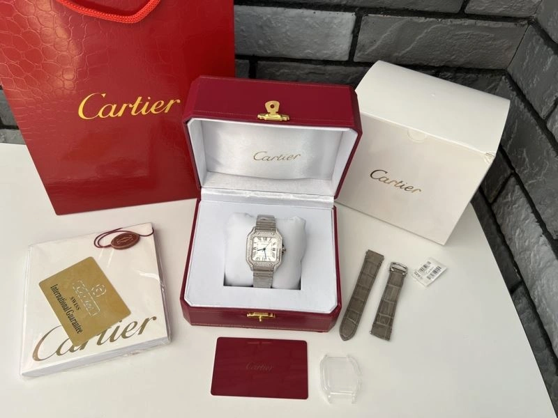 Vibrant CARTIER Watches 179749