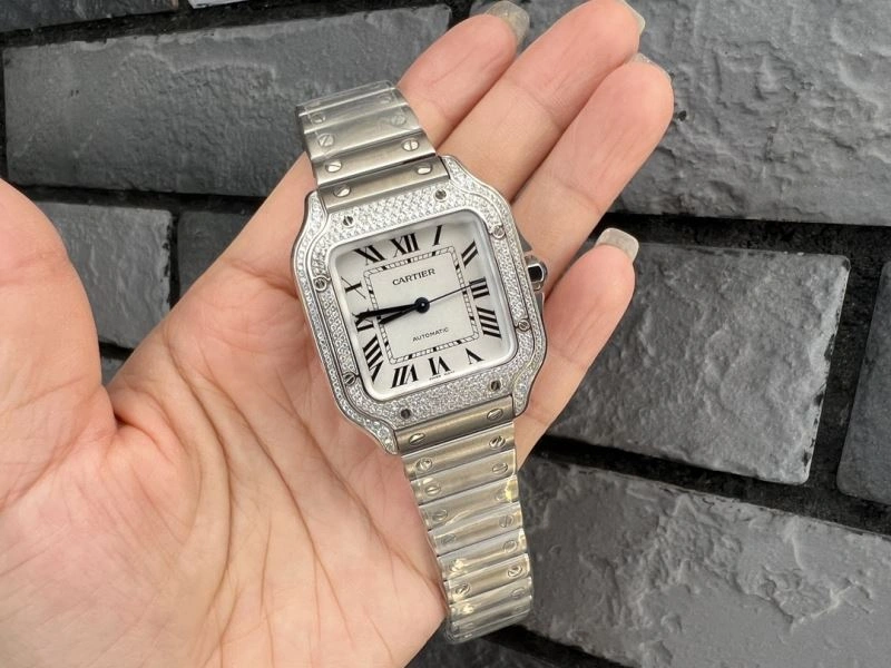 Vibrant CARTIER Watches 179749