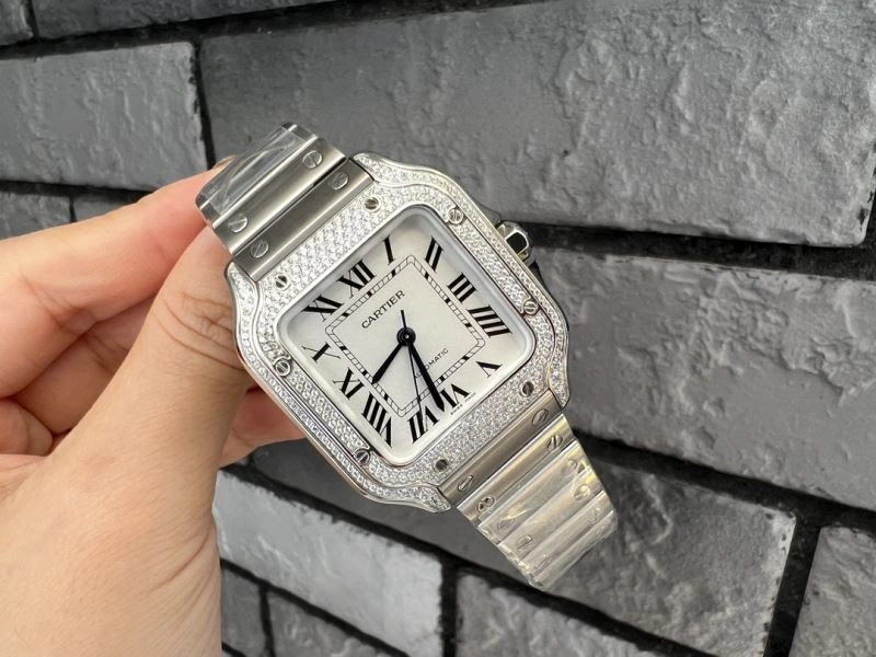 Vibrant CARTIER Watches 179749