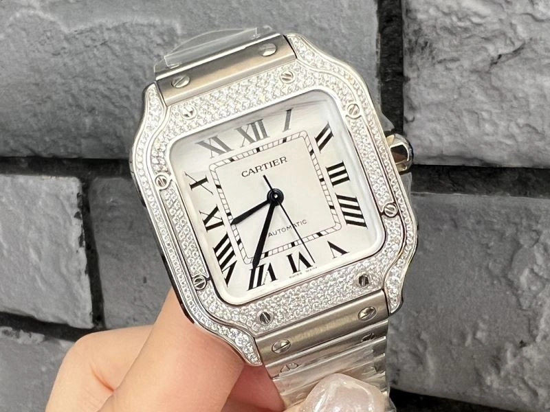 Vibrant CARTIER Watches 179749