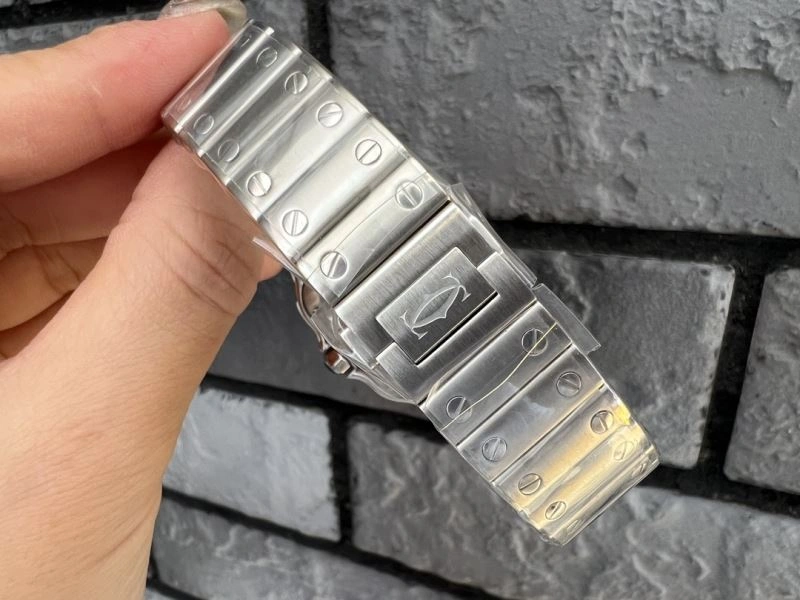 Vibrant CARTIER Watches 179749