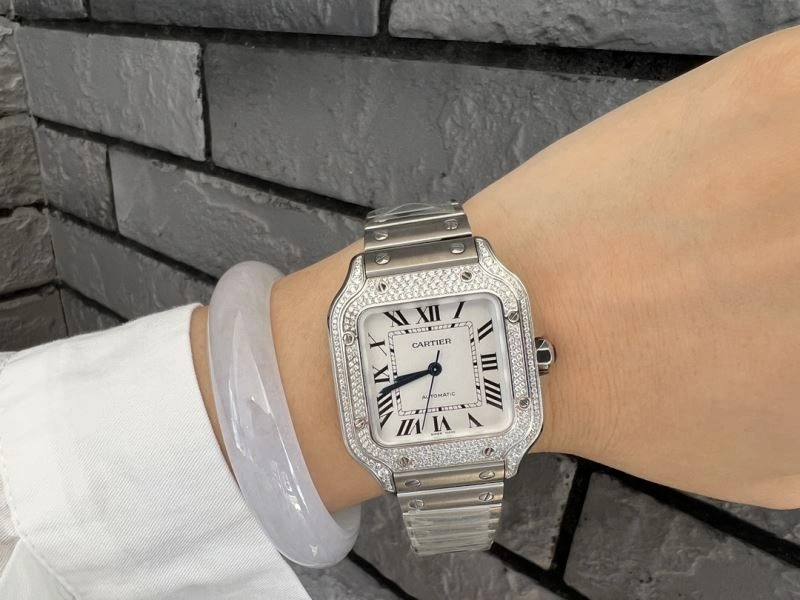 Vibrant CARTIER Watches 179749