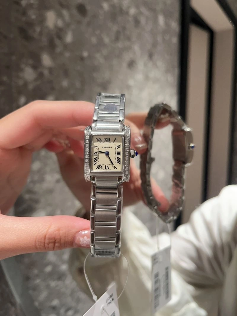 Chic CARTIER Watches 179640